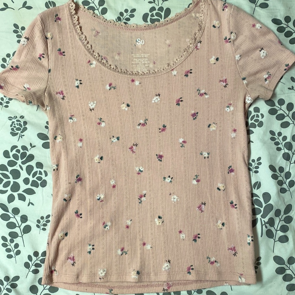 SO Pink Tee, with flower pattern, size small.